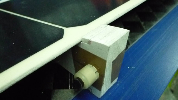 Befestigung Lager an Flügel